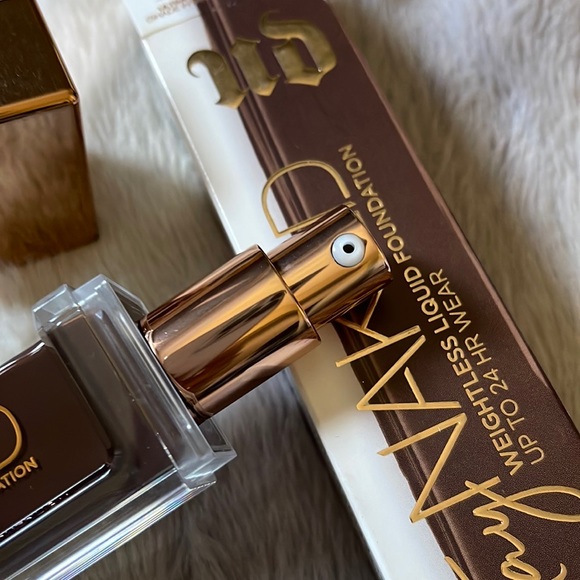 Urban Decay Stay Naked Weightless Foundation - Picture 2 of 3